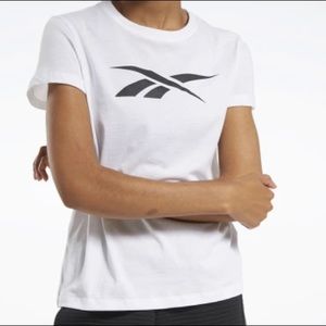 ✅✅Reebok Training Slim Fit Essentials Vector T shirt bundle
